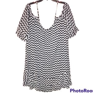 Torrid Black & White Chevron Short Sleeve Mini Dress/ Tunic Size 2 (2X) EUC